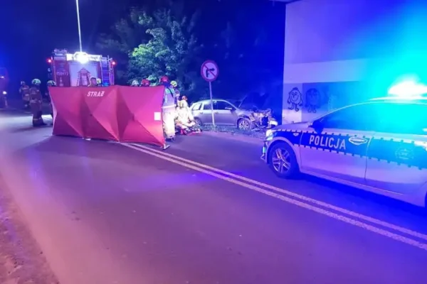 Tragiczny wypadek w Chechle. Kierowca zginął po uderzeniu w wiadukt autostrady A4