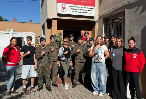 Wolontariusze z Knurowa wsparli PCK – akcja porządkowa w magazynach