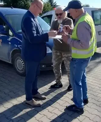 Nowy chodnik przy ul. Szkolnej w Wielowsi — zakończono remont i odebrano prace
