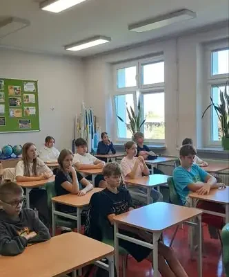 Uczniowie klas VII i VIII poznali swoje prawa. Spotkanie z Państwową Inspekcją Pracy