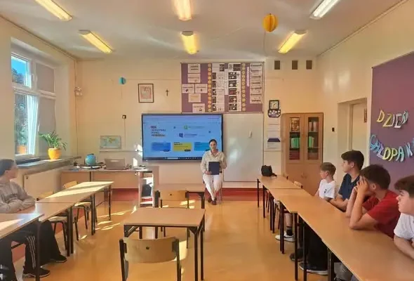 Uczniowie klas 7 i 8 spotkali się z kierowniczką regionalną sieci sklepów