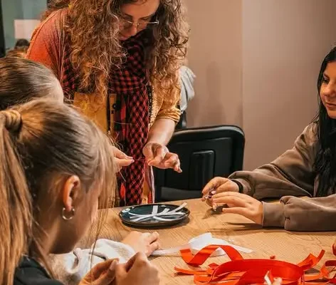 Pyskowice: uczniowie wspólnie tworzyli kotyliony w świetlicy osiedlowej