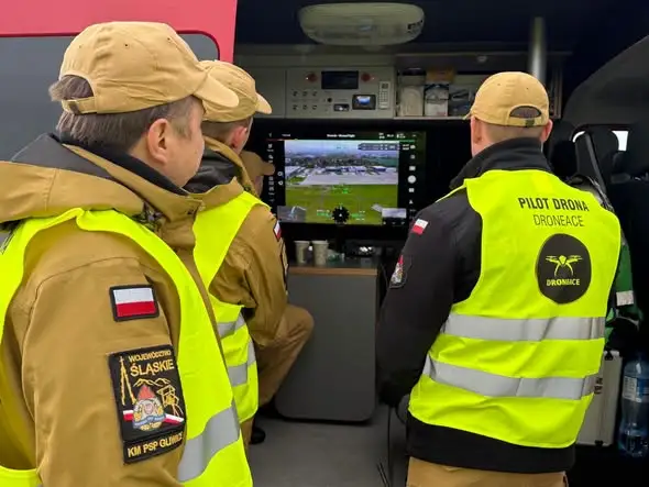 Gliwiccy strażacy szkolili się z obsługi dronów. Loty BVLOS w akcji ratowniczej