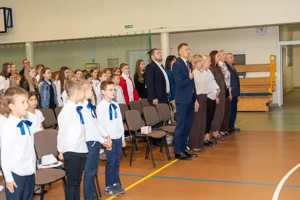 Pasowanie pierwszoklasistów w Wielowsi – ślubowanie i Dzień Edukacji Narodowej