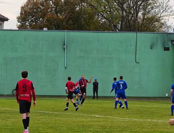 Czarni Pyskowice wygrywają 2:0 z Olimpią Pławniowice – dzień pełen emocji i solidarności
