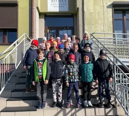 Pierwszoklasiści z Knurowej odkrywali biblioteczne tajemnice