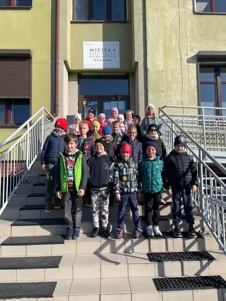 Pierwszoklasiści z Knurowej odkrywali biblioteczne tajemnice